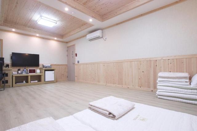 Yeosu Mj Motel Luaran gambar