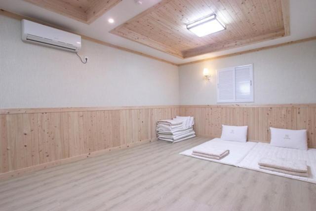 Yeosu Mj Motel Luaran gambar