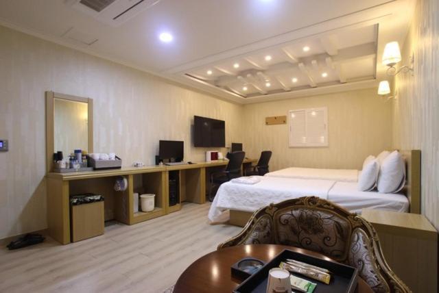 Yeosu Mj Motel Luaran gambar